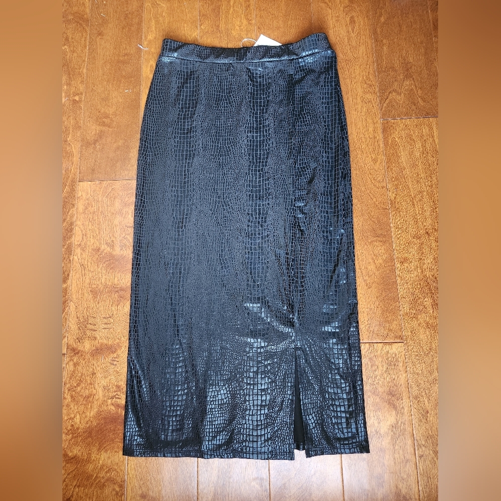 Elegant Black faux leather skirt | snake print front split midi skirt